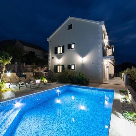 Villa Sun Garden - 4 Star Villa With Heated Swimming Pool, Quiet Bay, Bbq, 50M From The Sea Milna  Luaran gambar