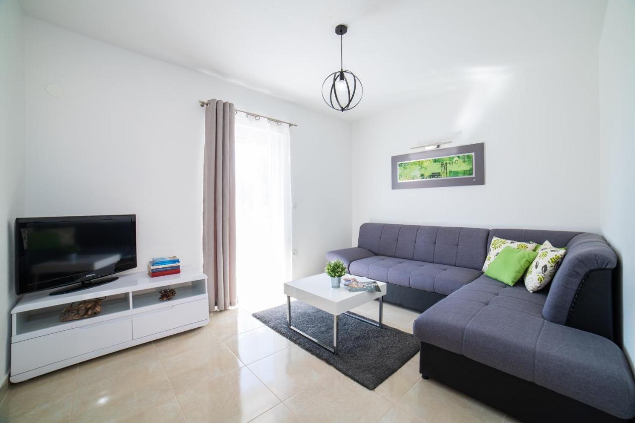 Villa Sun Garden - 4 Star Villa With Heated Swimming Pool, Quiet Bay, Bbq, 50M From The Sea Milna  Luaran gambar