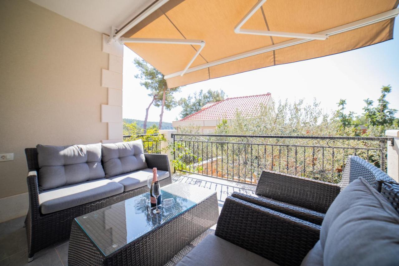 Villa Sun Garden - 4 Star Villa With Heated Swimming Pool, Quiet Bay, Bbq, 50M From The Sea Milna  Luaran gambar