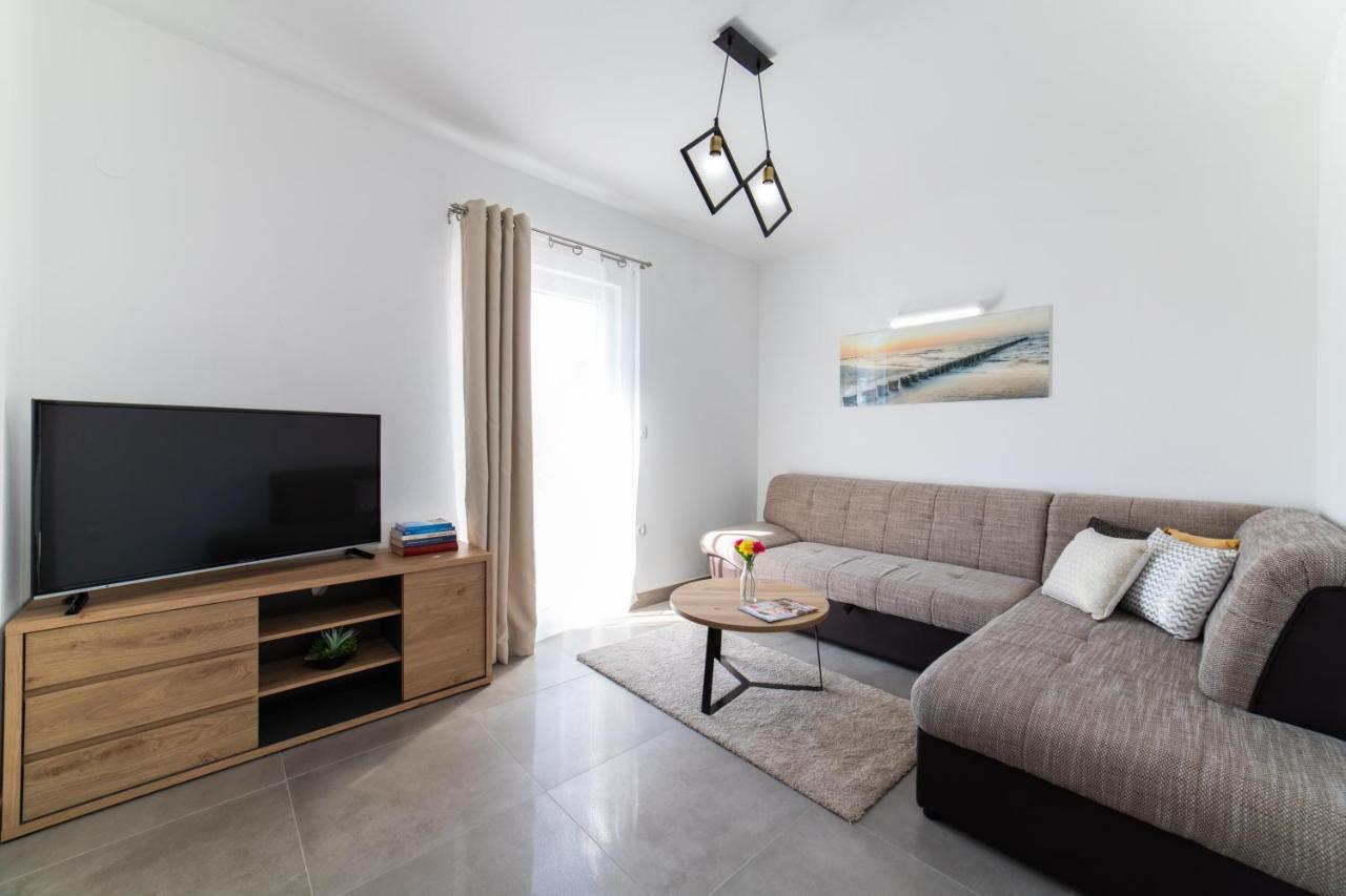 Villa Sun Garden - 4 Star Villa With Heated Swimming Pool, Quiet Bay, Bbq, 50M From The Sea Milna  Luaran gambar