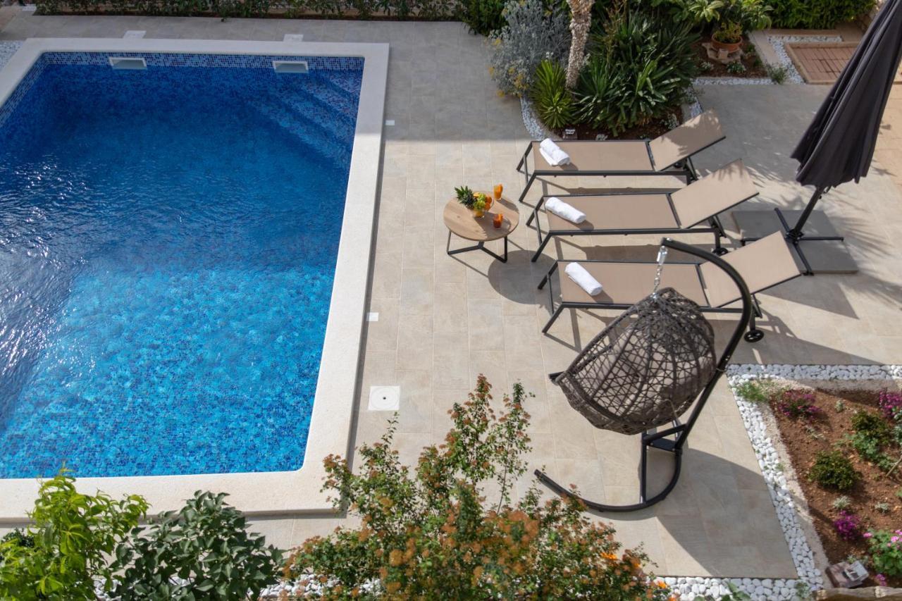 Villa Sun Garden - 4 Star Villa With Heated Swimming Pool, Quiet Bay, Bbq, 50M From The Sea Milna  Luaran gambar