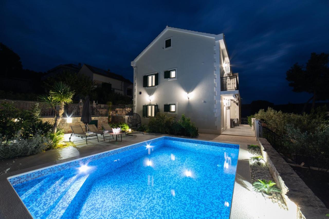 Villa Sun Garden - 4 Star Villa With Heated Swimming Pool, Quiet Bay, Bbq, 50M From The Sea Milna  Luaran gambar