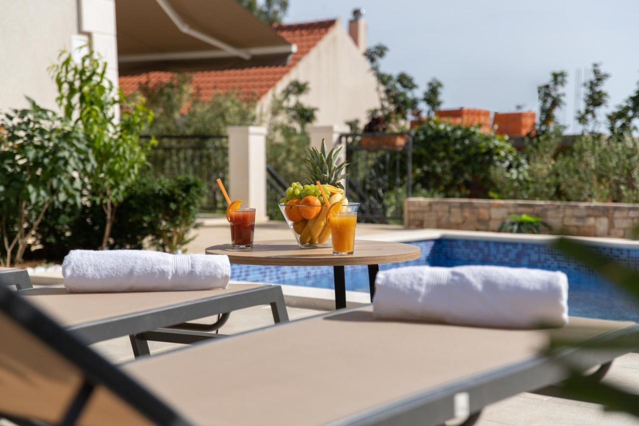 Villa Sun Garden - 4 Star Villa With Heated Swimming Pool, Quiet Bay, Bbq, 50M From The Sea Milna  Luaran gambar