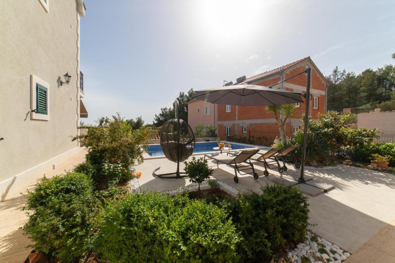 Villa Sun Garden - 4 Star Villa With Heated Swimming Pool, Quiet Bay, Bbq, 50M From The Sea Milna  Luaran gambar